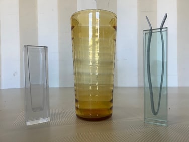Grouping of 3 glass objects