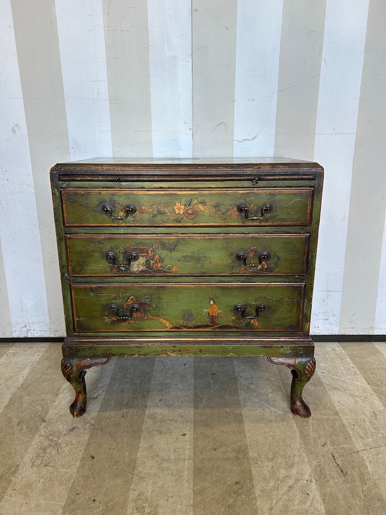 19th Century English Bachelors Chest in Green Chinoiserie: 19th Century English Bachelors Chest in Green Chinoiserie