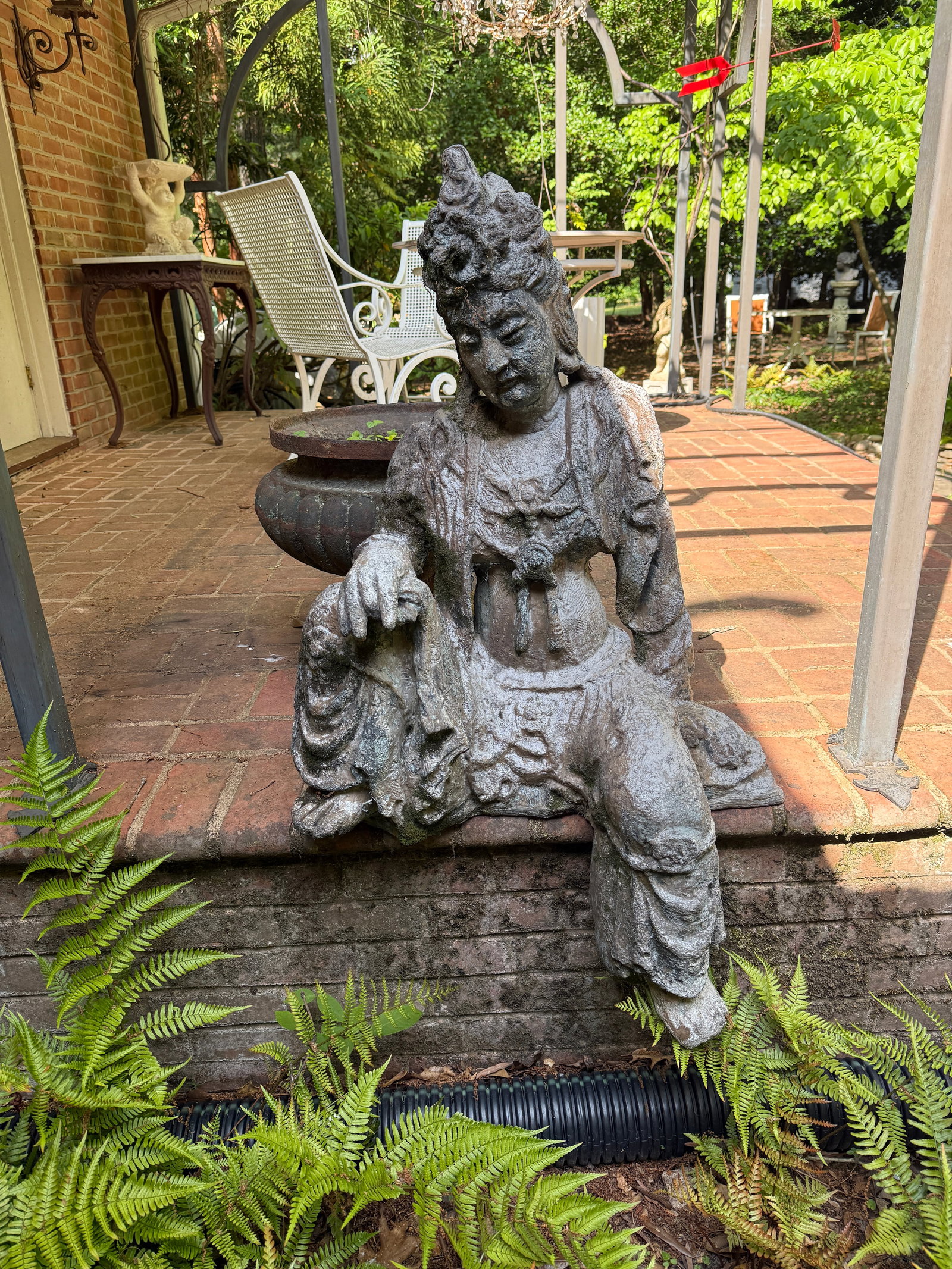 Antique or Vintage Guanyin Buddha Statue: Antique or Vintage Guanyin Buddha Statue