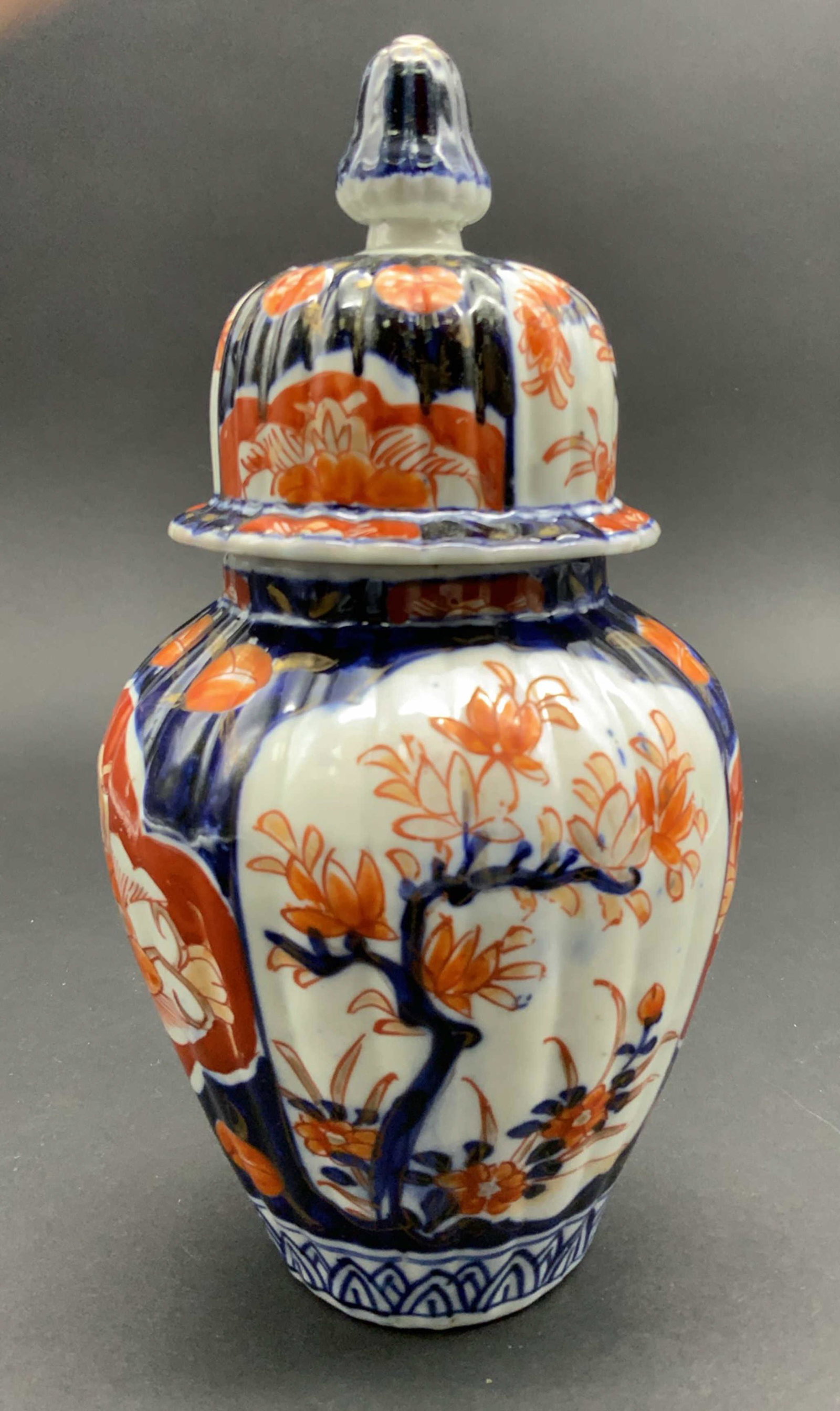 Japanese Imari Ribbed Melon Ginger Jar with Lid: 9 inches tall.