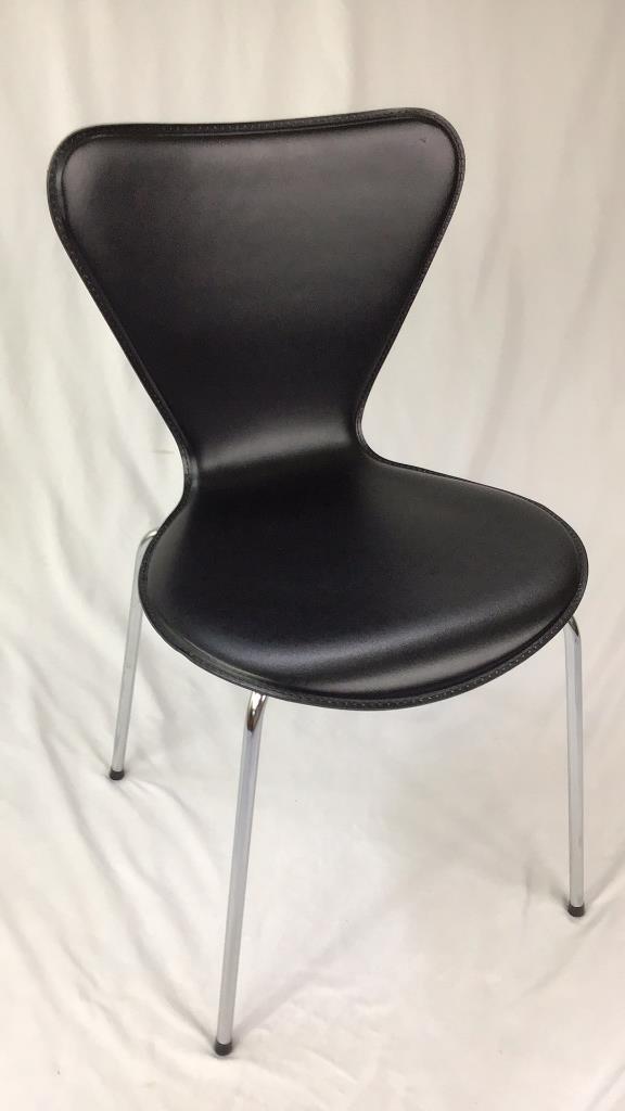 MCM-Style Butterfly Chair: Arne Jacobsen chair produced by Fritz Hansen, stitched black leather in very good condition with no scratches or cracks. Cup underneath is missing, 32 tall.