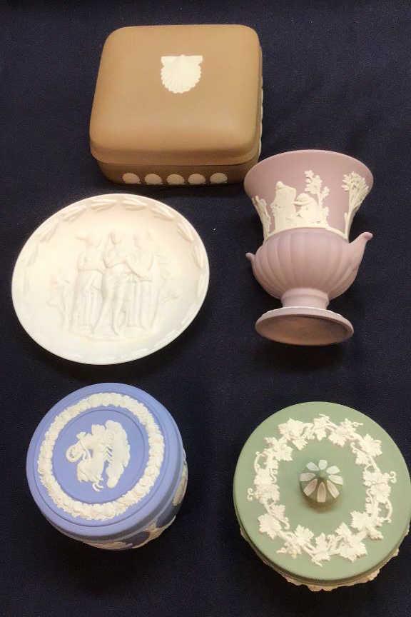 Wedgwood Jasperware, 5 PCs: Brown Box 4 X 4 X 2 tall.