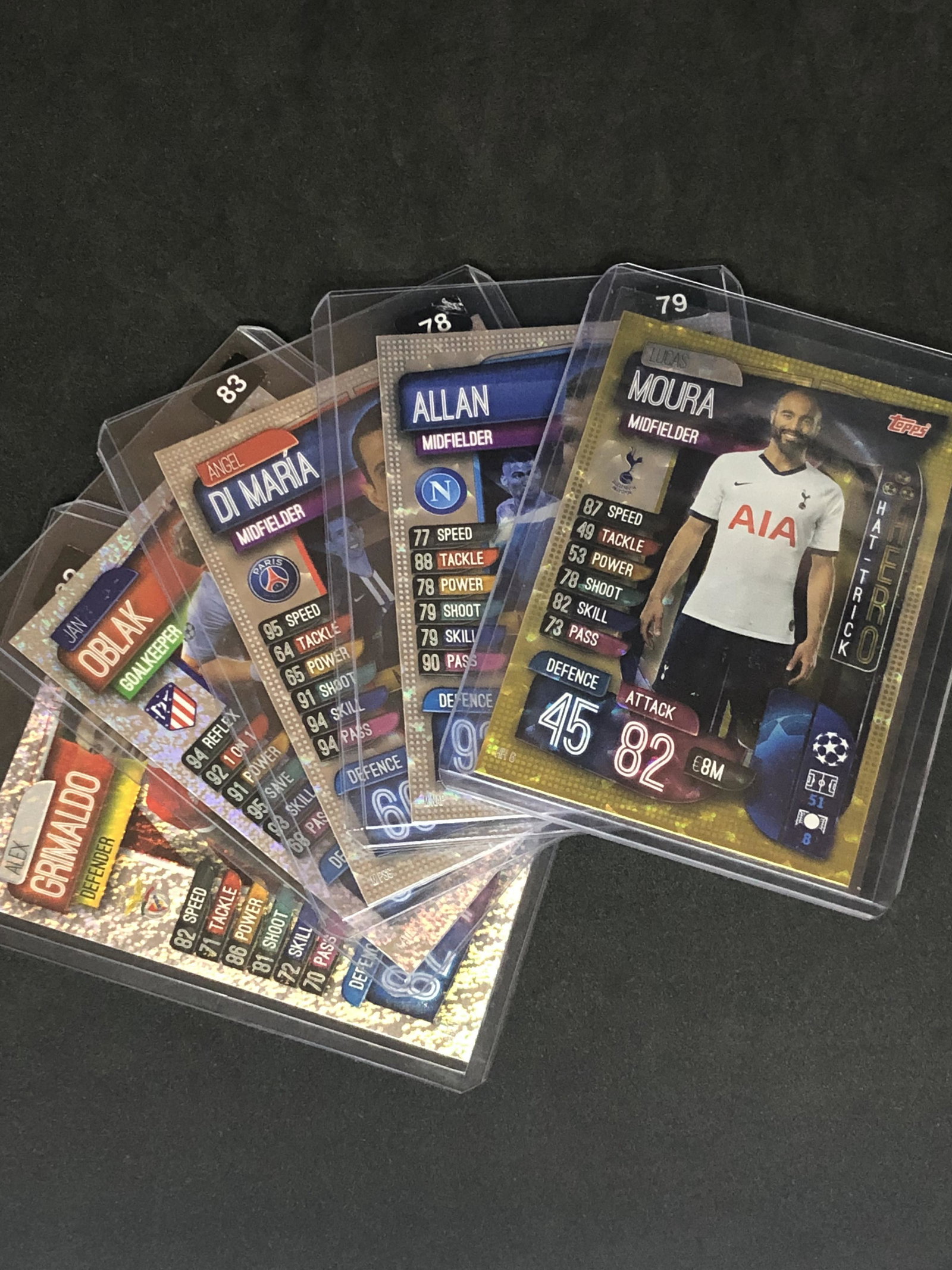 Lot of 5 Soccer Cards: Lot of 5 Soccer Cards