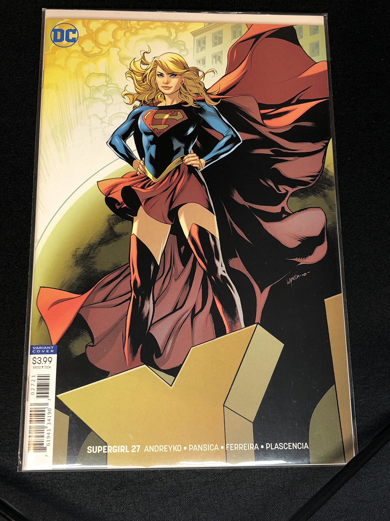DC Supergirl Comic Issue #27 - Variant Cover (1 of 1)