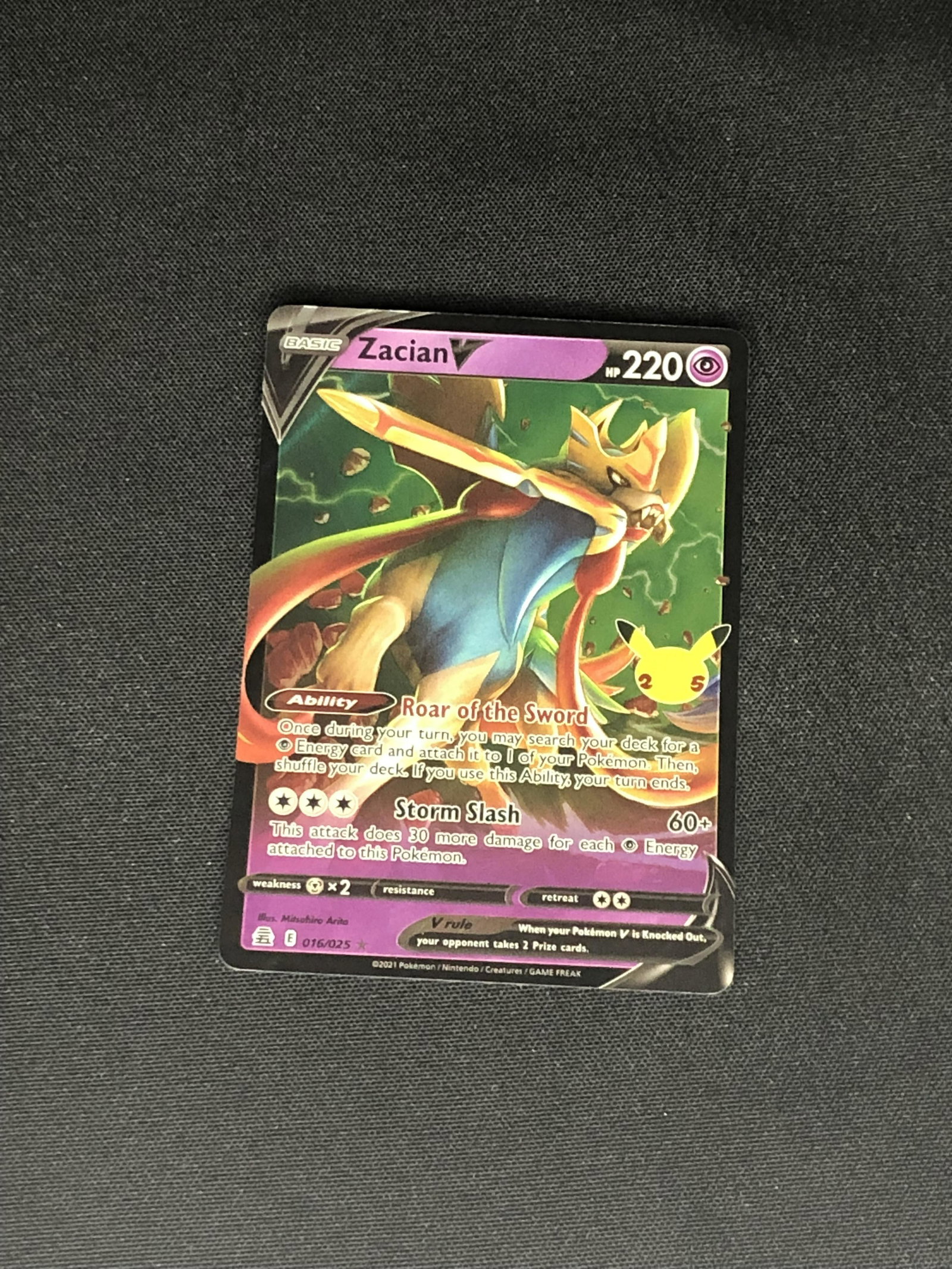 Zacian V Pokemon Card (1 of 1)