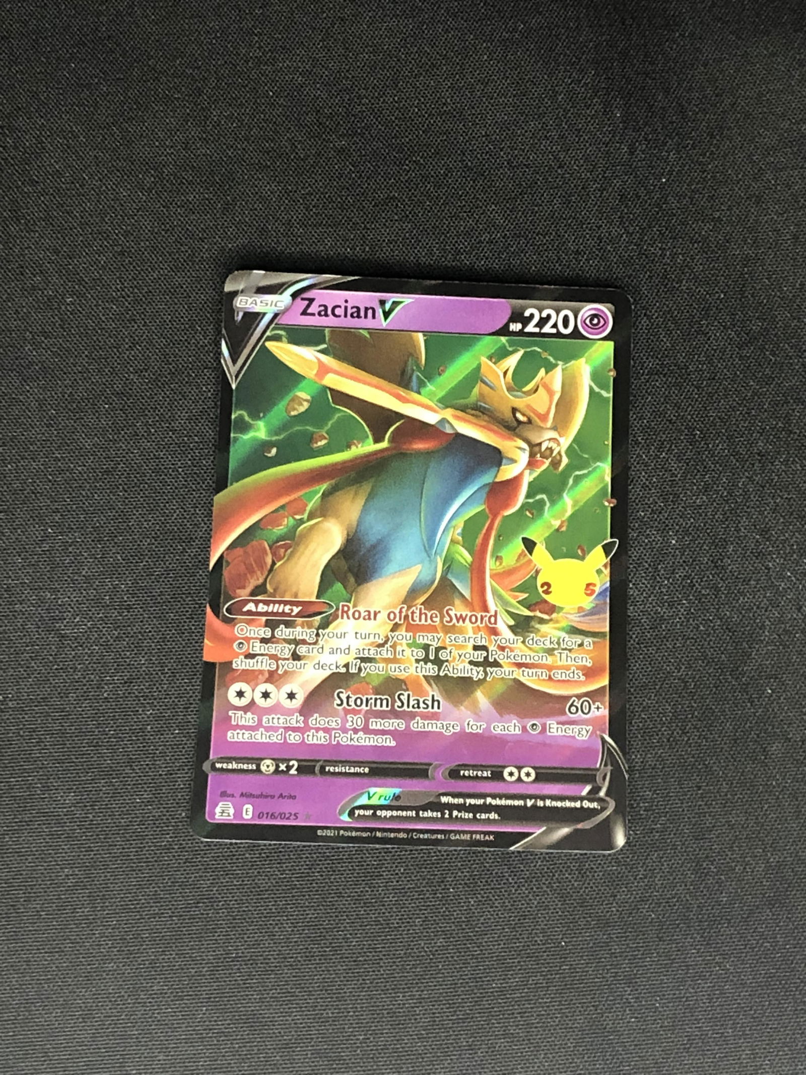 Zacian V Pokemon Card (1 of 1)