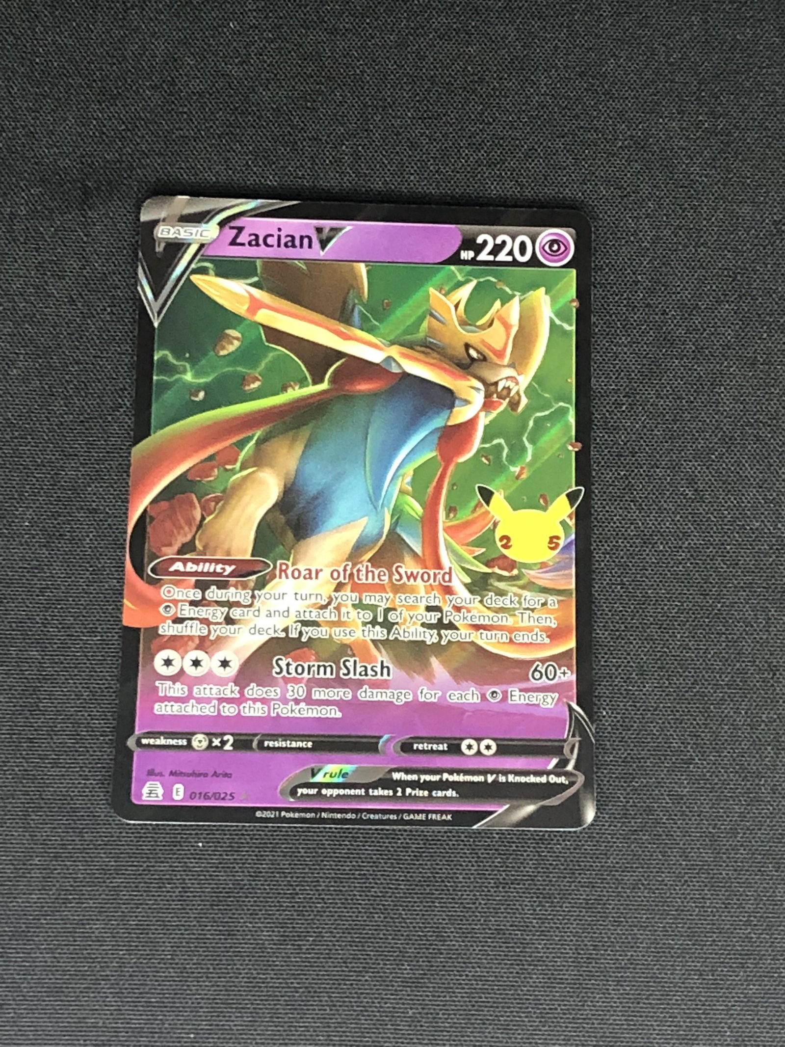 Zacian V Pokemon Card (1 of 1)
