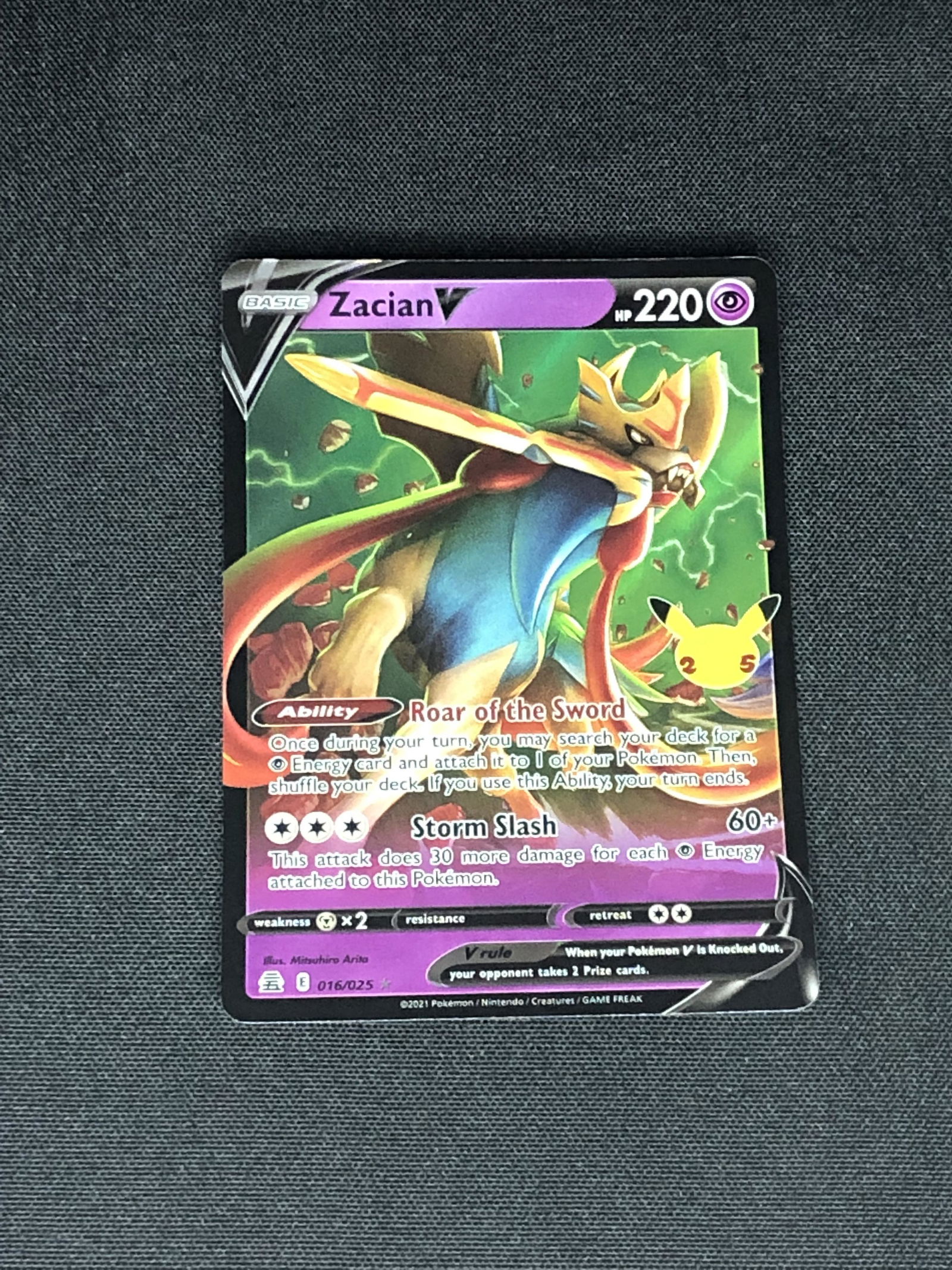 Zacian V Pokemon Card (1 of 1)
