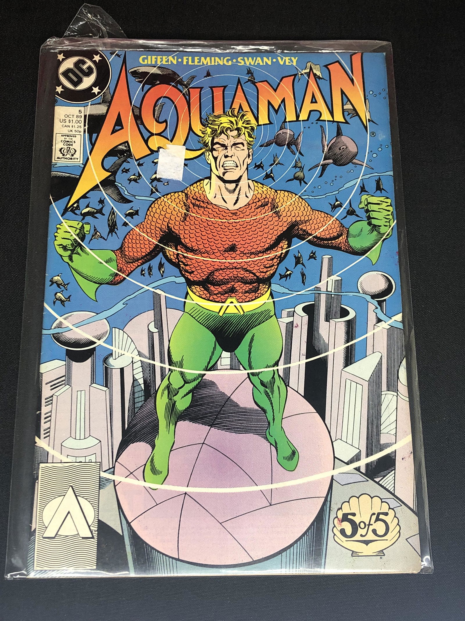 DC Aquaman Comic Book (1 of 1)