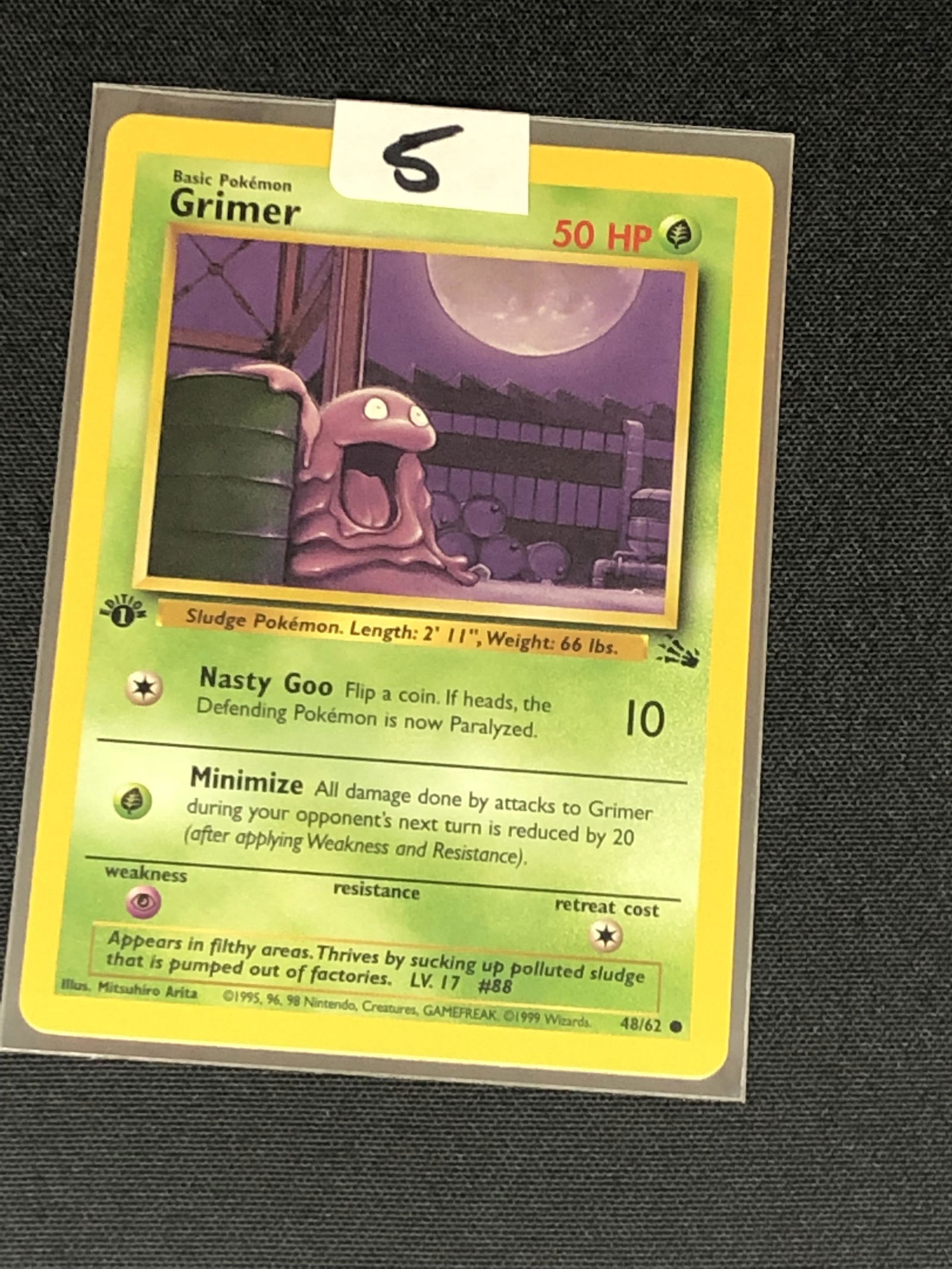 Vintage Fossil Set 1st Edition Grimer Pokemon card (1 of 1)