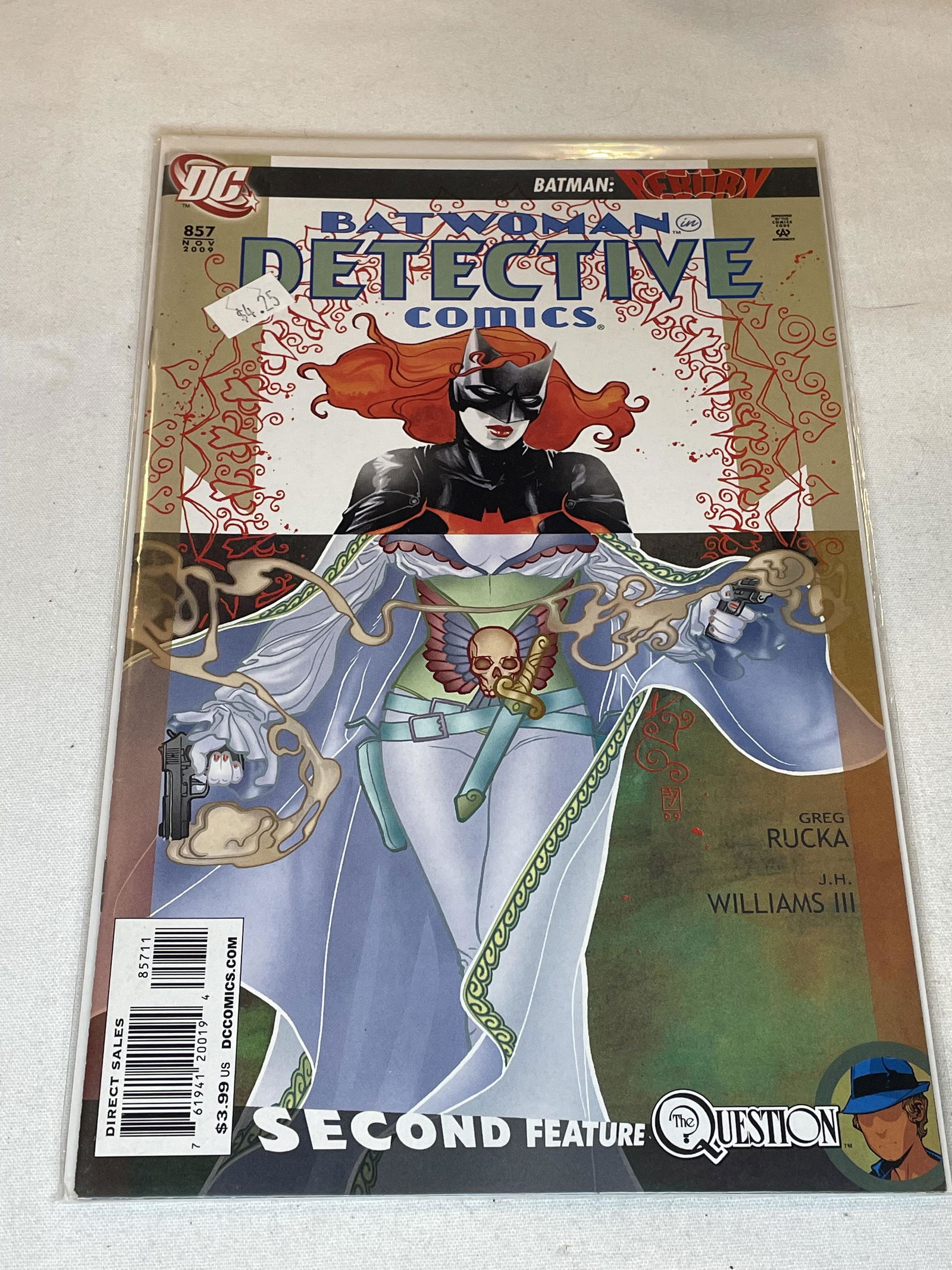 DC Detective Batwoman Comic Book (1 of 1)