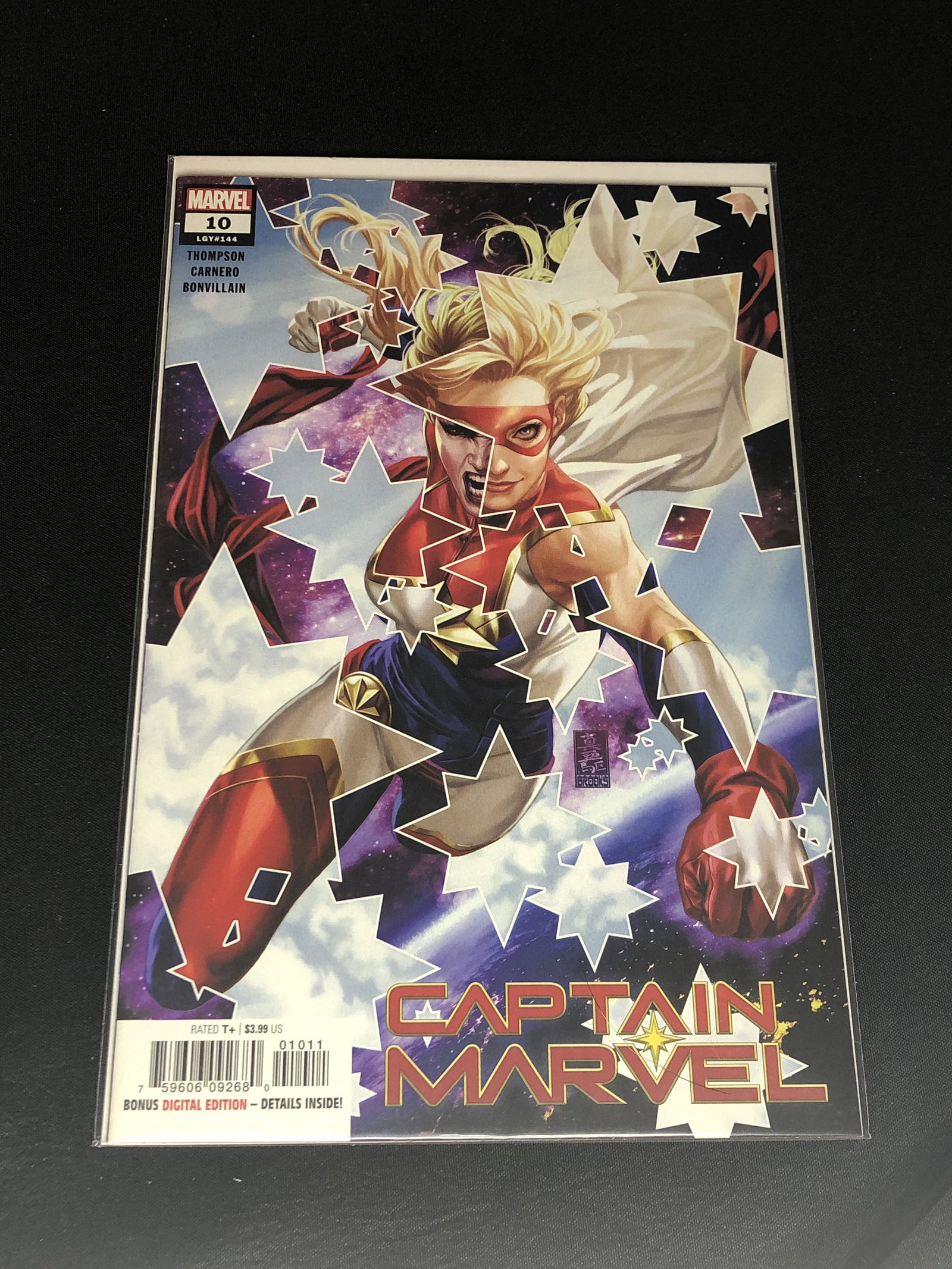 Marvel Captain Marvel Comic Book: Marvel Captain Marvel Comic Book