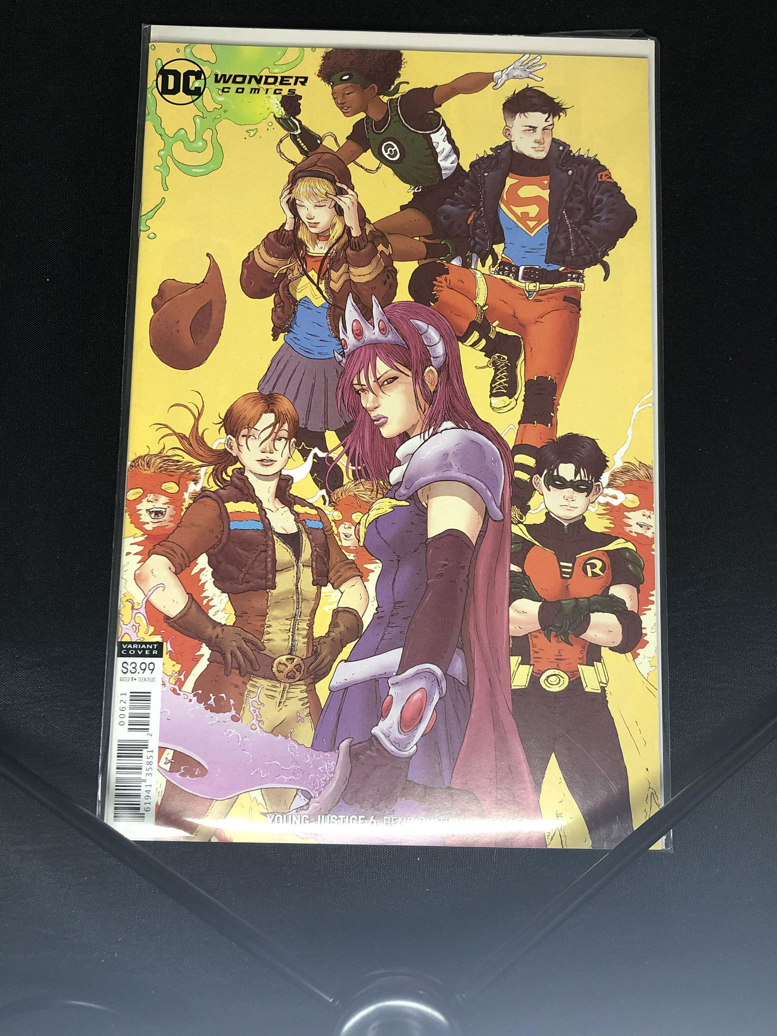 DC Young Justice Variant Cover Comic Book (1 of 1)