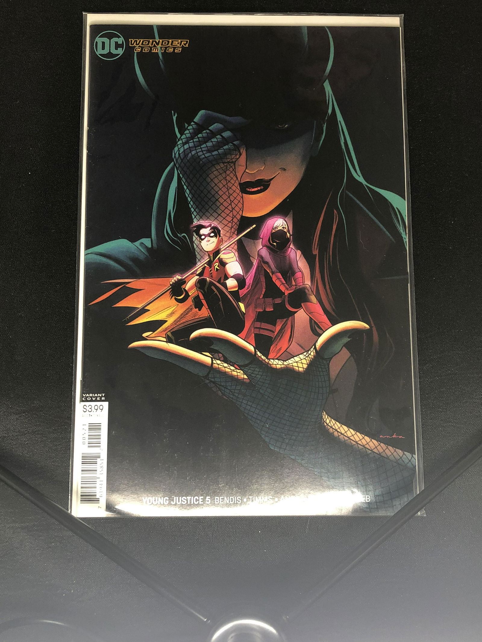 DC Young Justice Variant Cover Comic Book (1 of 1)