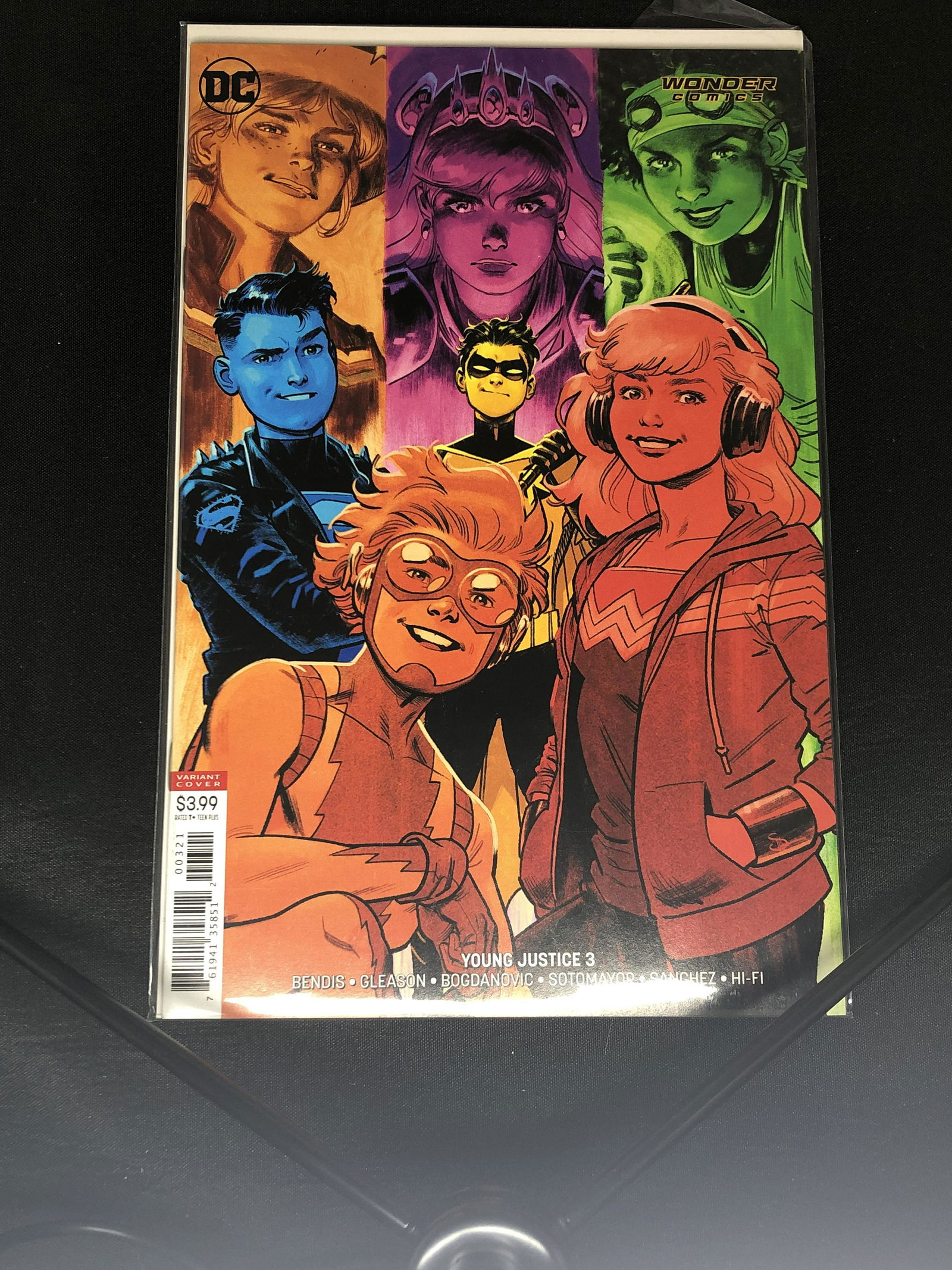 DC Young Justice Variant Cover Comic Book (1 of 1)