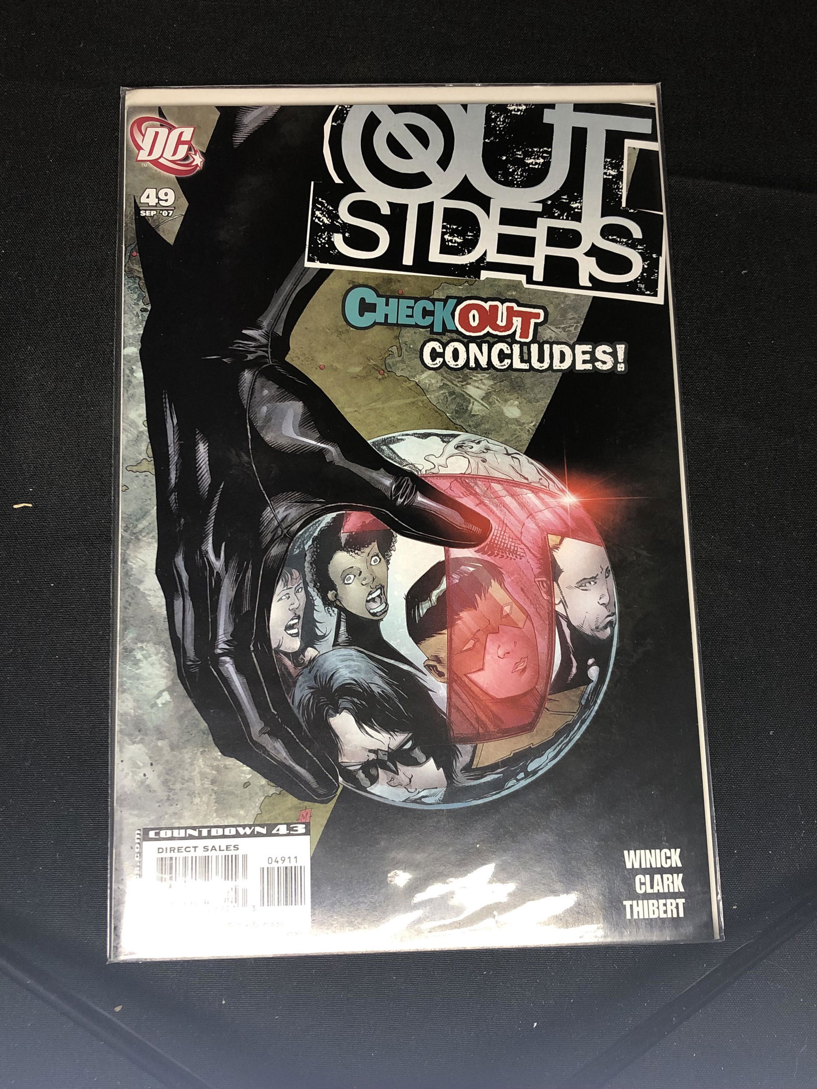 DC Outsiders Comic Book (1 of 1)