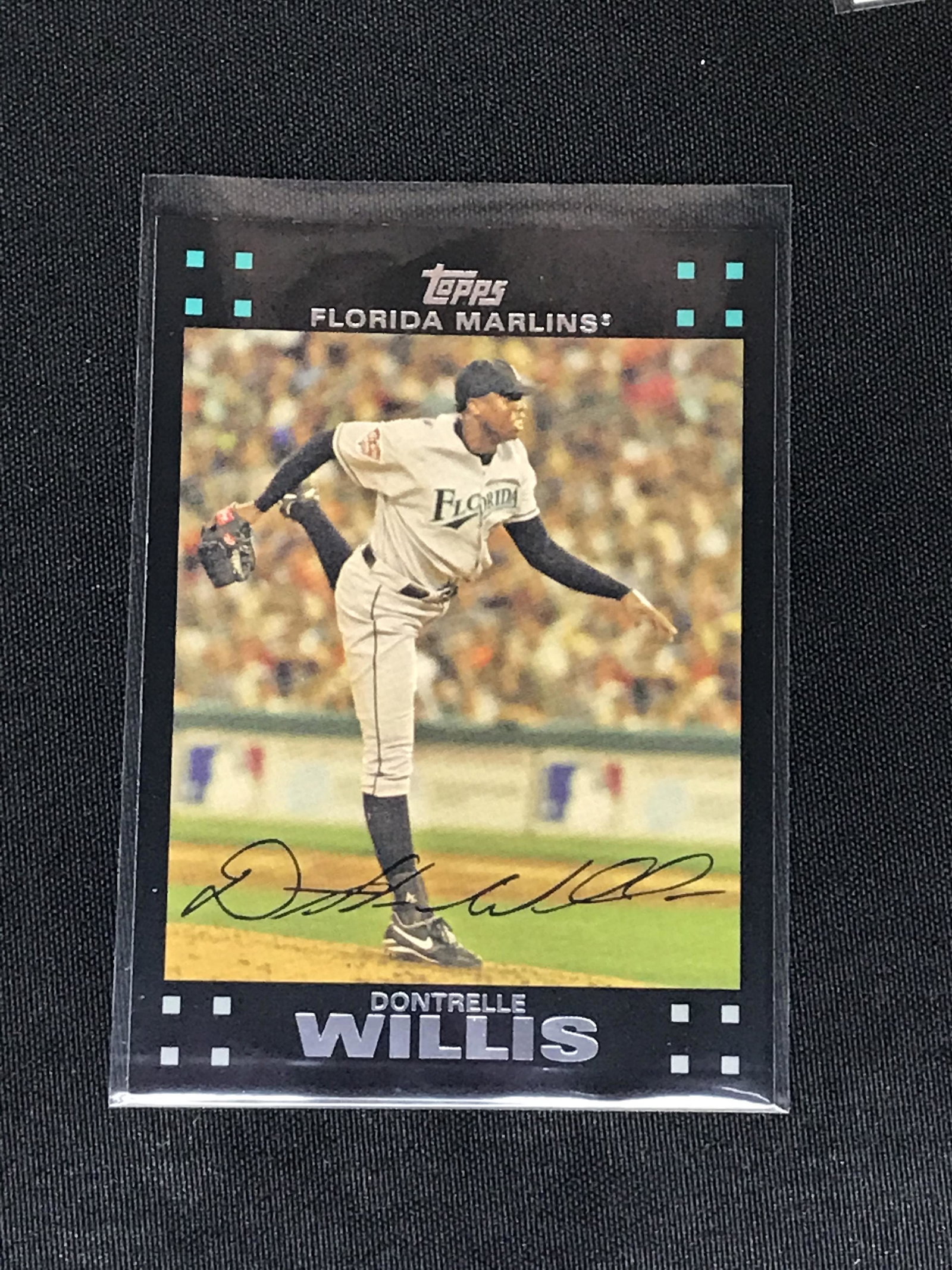 Dontrelle Willis Topps trading card: Dontrelle Willis Topps trading card