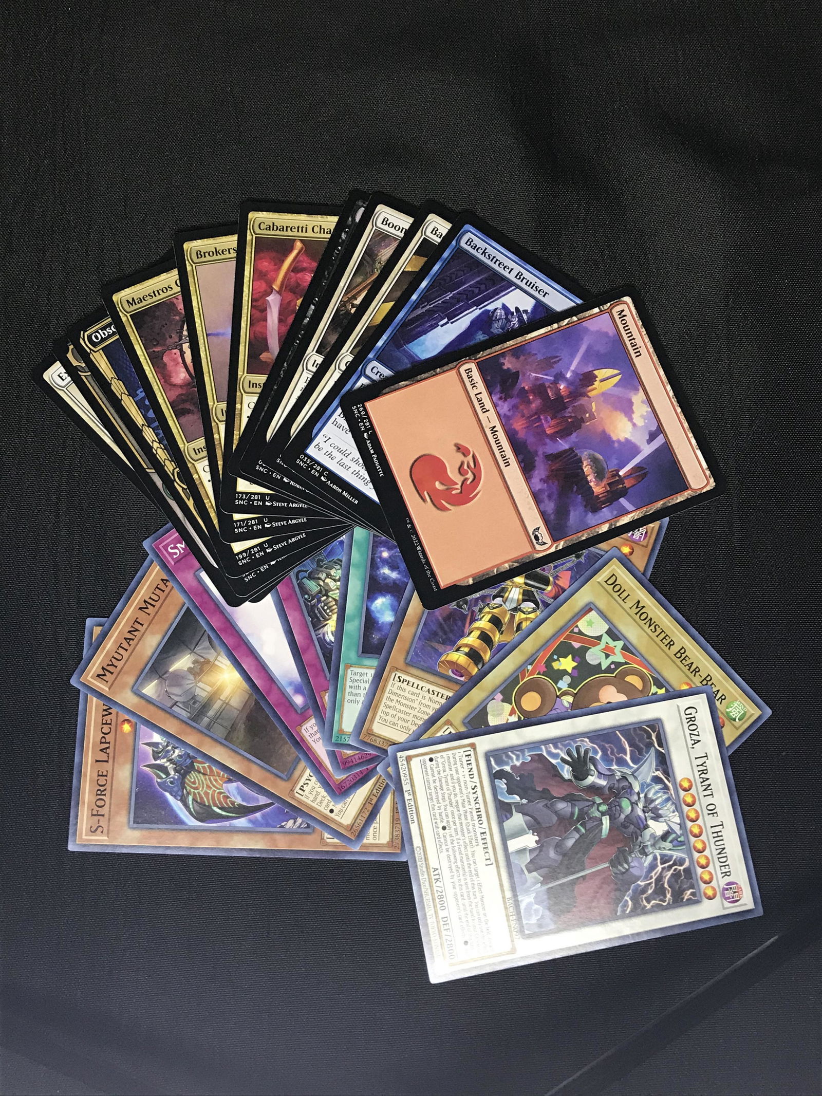 Lot of Yu-Gi-Oh! And Magic the Gathering cards - moderately played (1 of 1)