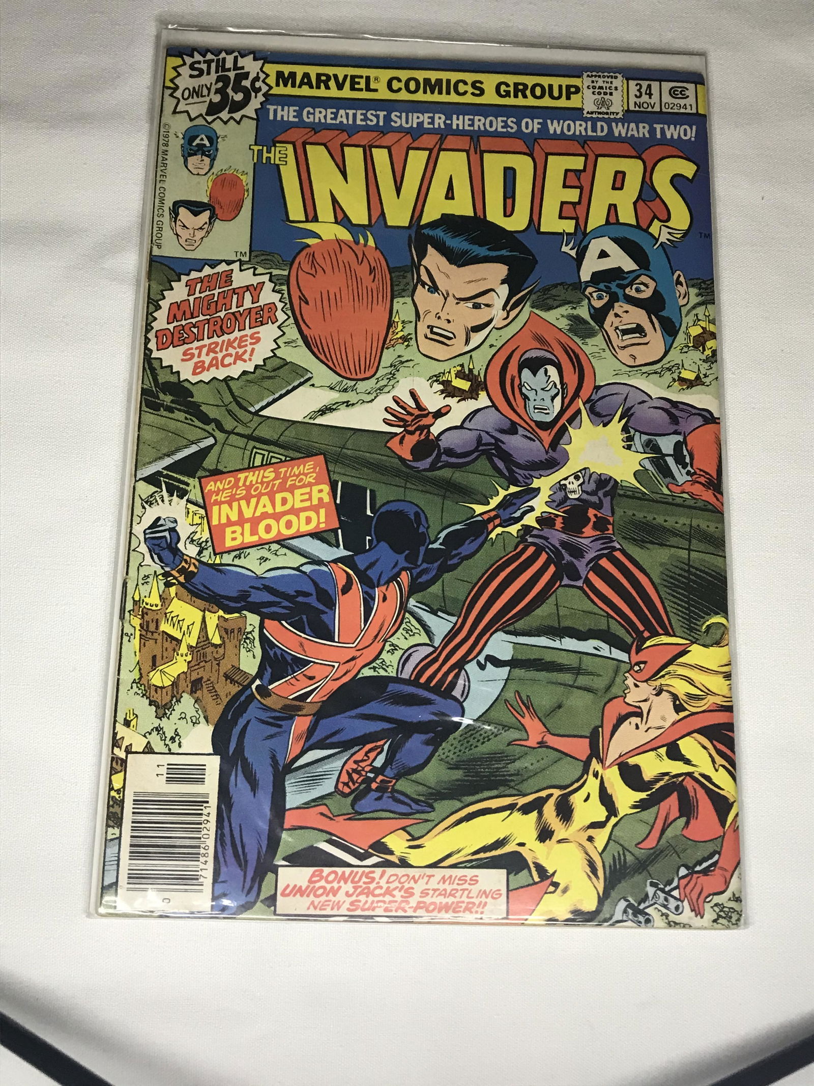 Marvel The Invaders comic book (1 of 1)