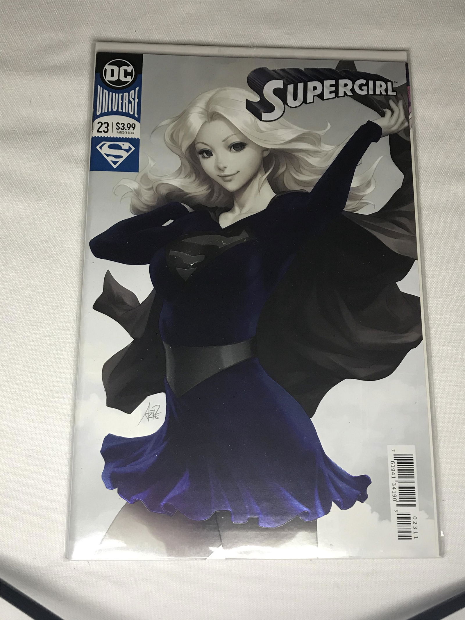 DC Supergirl comic book (1 of 1)