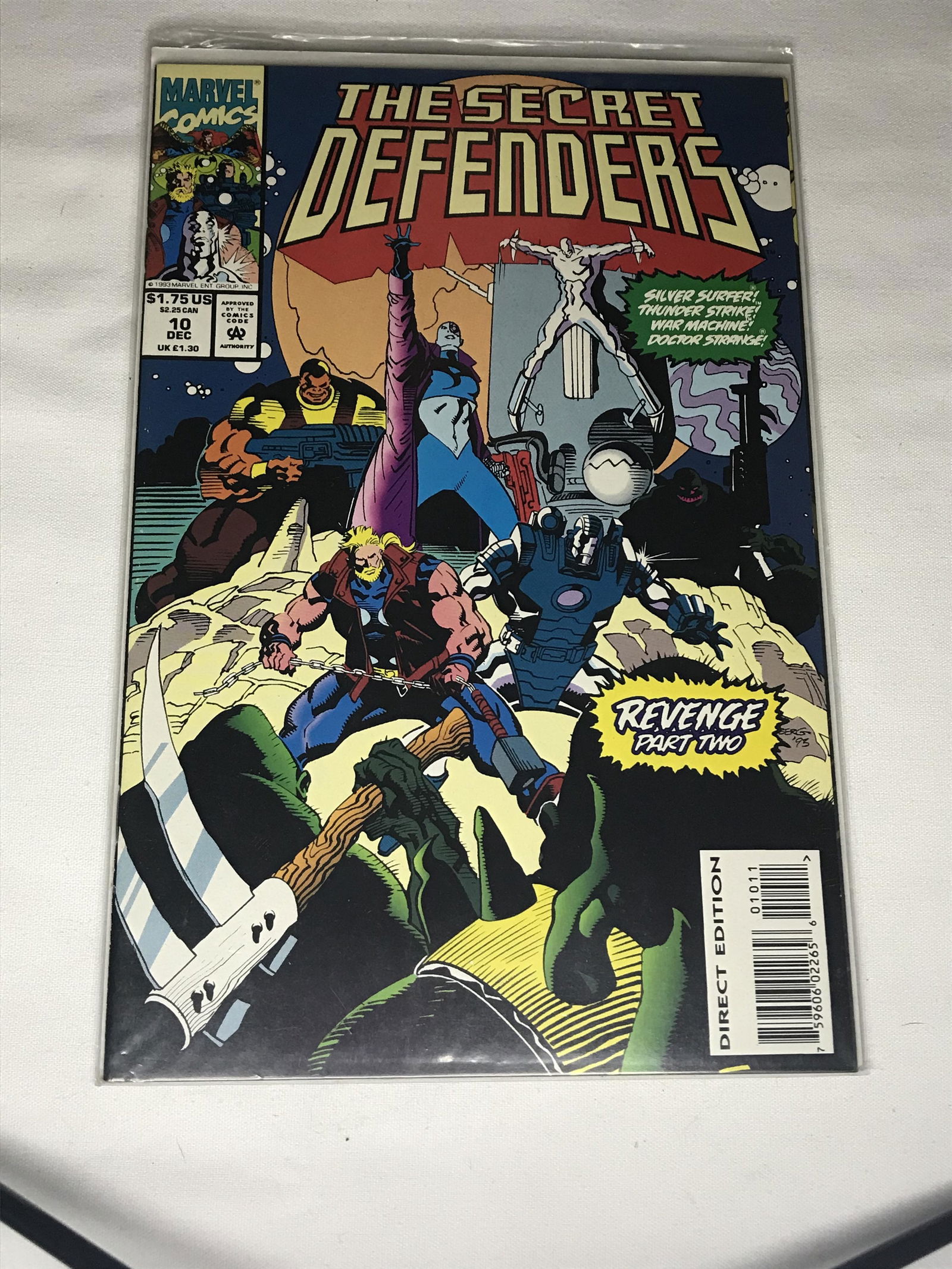 Marvel The Secret Defenders comic book (1 of 1)