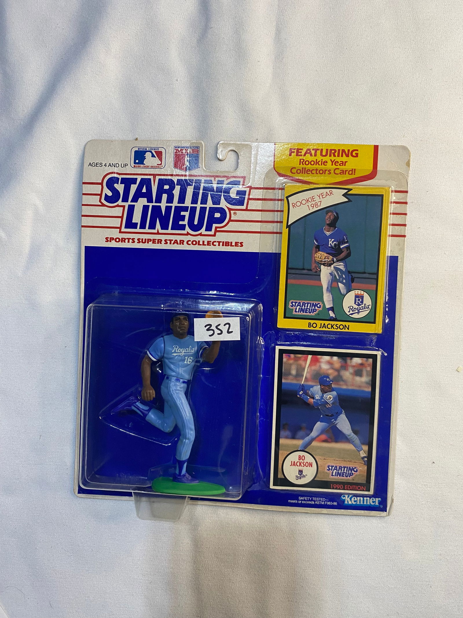 1990 Starting Lineup Bo Jackson - Includes Rookie Year Collector's Card!: 1990 Starting Lineup Bo Jackson - Includes Rookie Year Collector's Card!