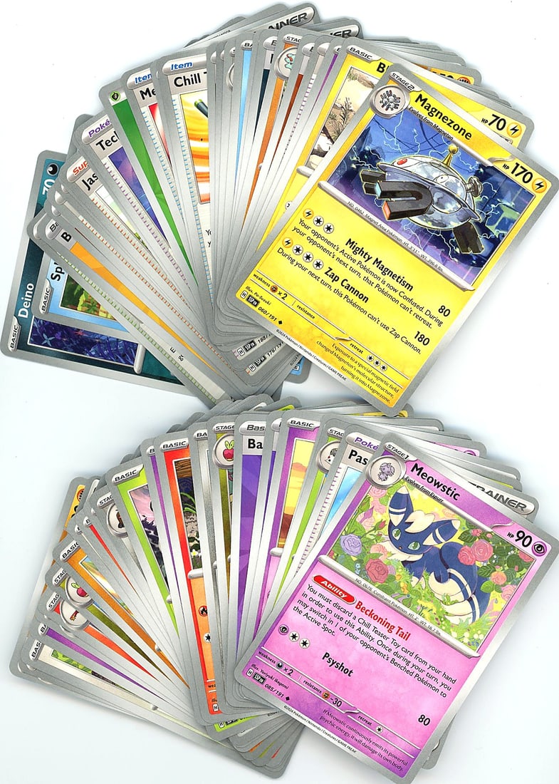 Pokemon Raw Singles Lot - Mixed Modern Cards Bund: Large lot of raw Pokemon singles featuring a diverse mix of modern cards. This collection includes standard cards spanning various sets and eras. Cards display the characteristic wear and patina of pl
