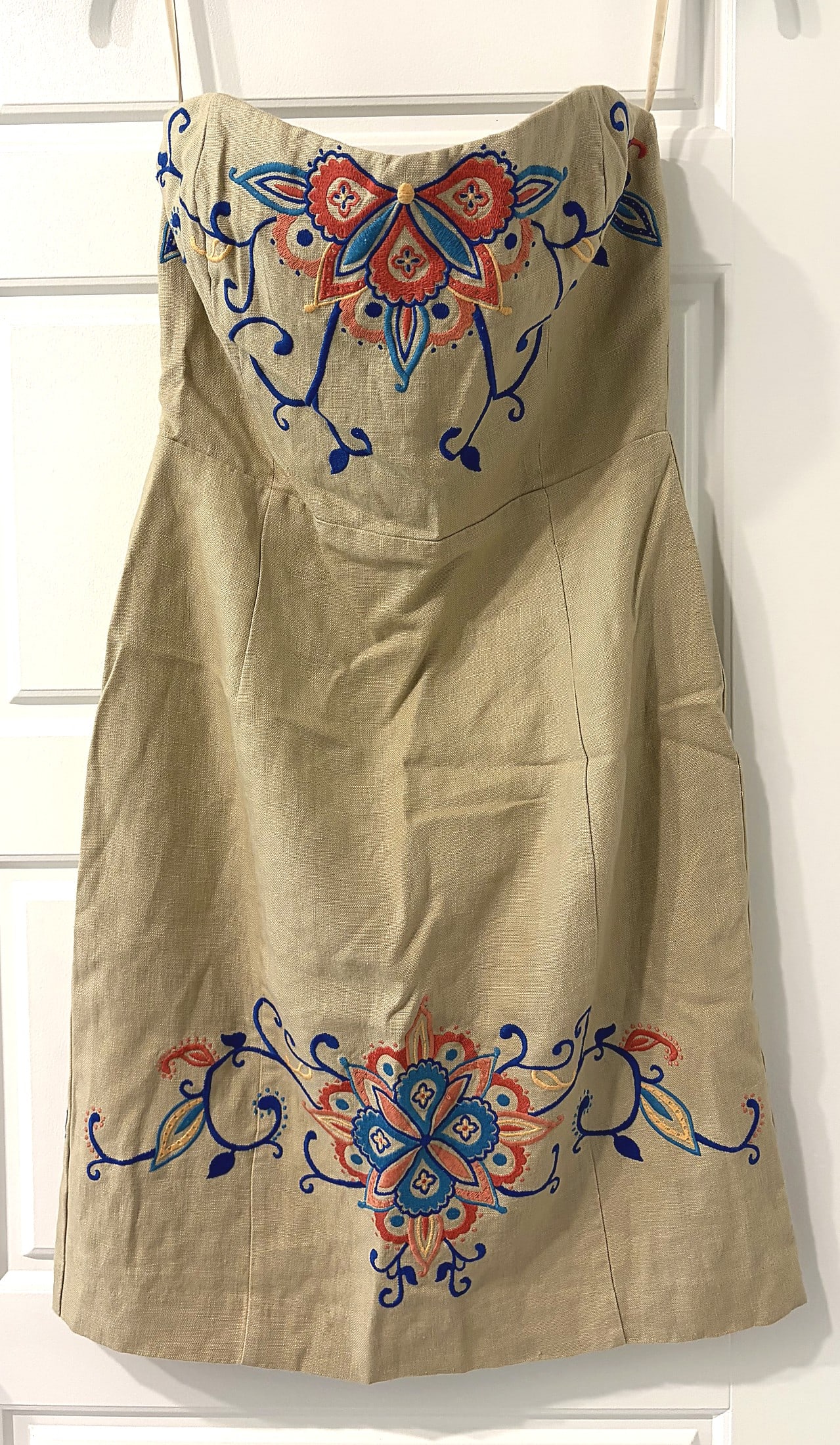 Banana Republic Vintage Collectible: This is a vintage Banana Republic collectible item. The piece represents a snapshot of the brand's heritage and appeal to collectors interested in retail history and vintage merchandise. Banana