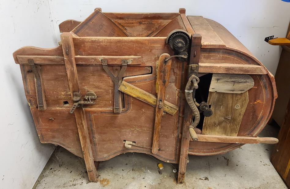 S.B. Vanduzee & Co. Antique Farm Machine (1 of 9)