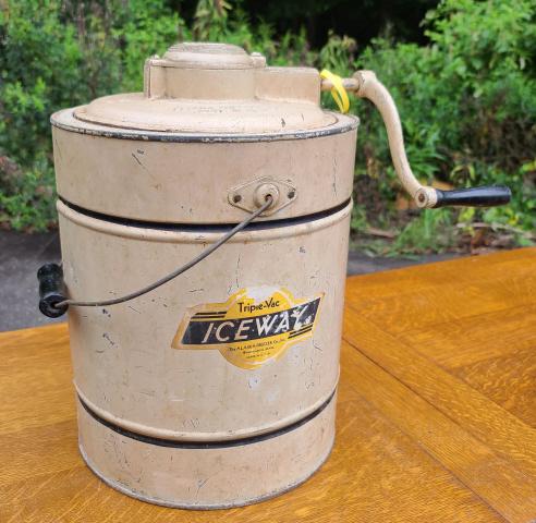 Triple-Vac Ice Way Vintage Ice Cream Maker (1 of 7)