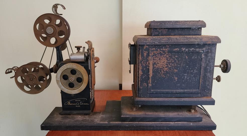 Edison Home Kinetoscope Silent Movie Projector (1 of 14)