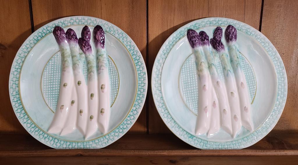 Pair of Majolica Asparagus Plates (1 of 4)