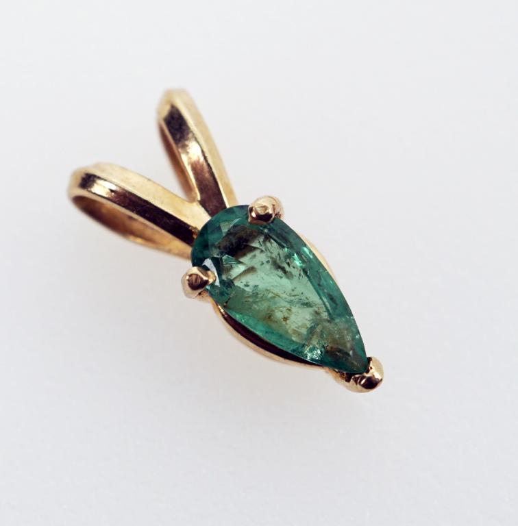 14K Yellow Gold & Genuine Emerald Necklace Pendant (1 of 4)