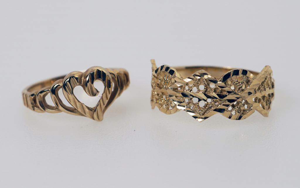 Pair of 14K Yellow Gold Rings (1 of 11)