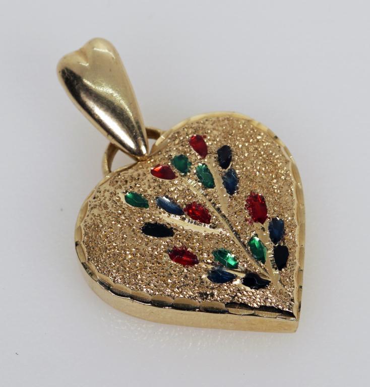 14K Yellow Gold Floral Heart Necklace Pendant: Description: This lot includes a 14k yellow gold necklace pendant in the shape of a heart with a bouquet of flowers decorating the middle using colored enamel. Signed on the back Condition: Overall ve