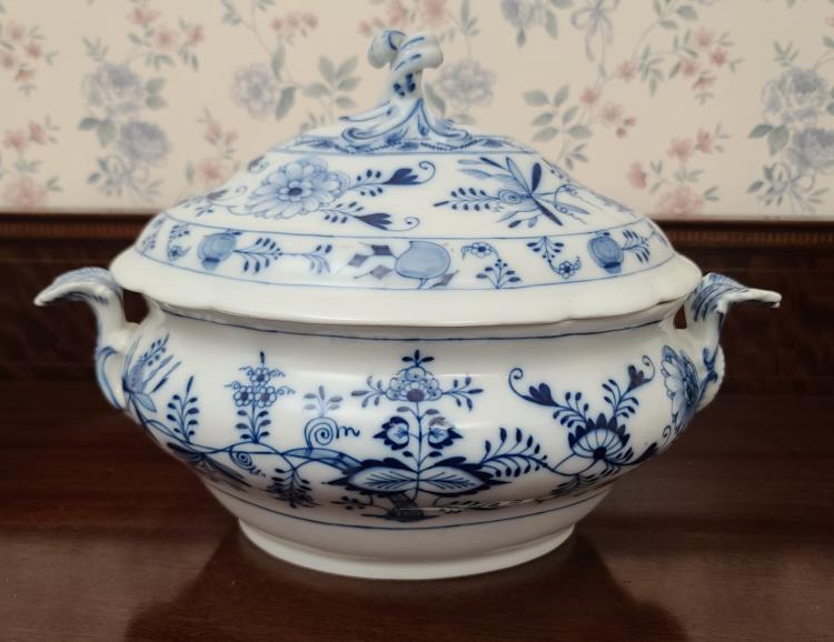 Meissen "Blue Onion" Covered Soup Tureen (1 of 13)