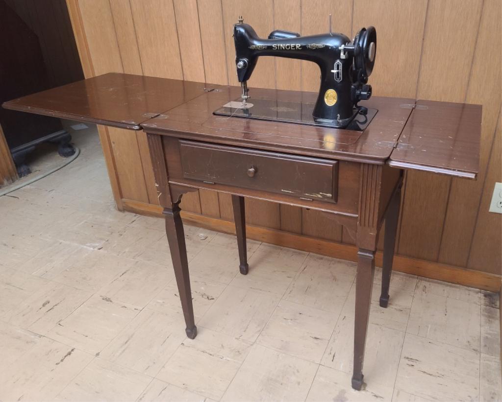 Vintage Singer Sewing Machine Table (1 of 11)