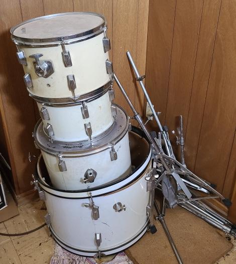 Sunlite shop drum set