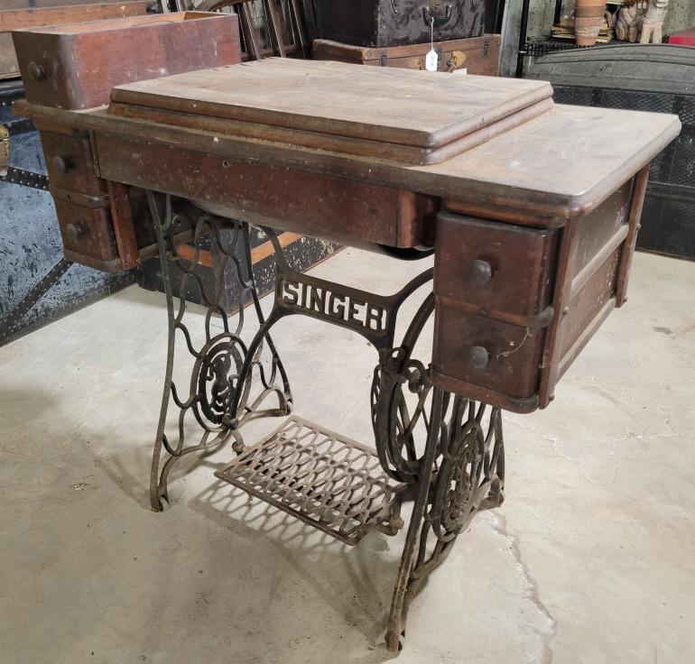 Trendle Base Singer Sewing Machine - As-Is (1 of 7)
