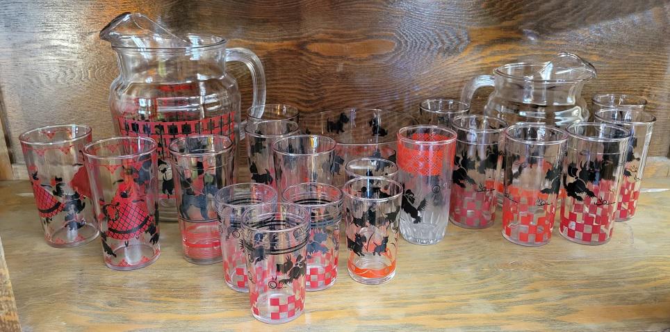 Lot of Vintage Scottie Dog Glasses & Pitchers (1 of 9)