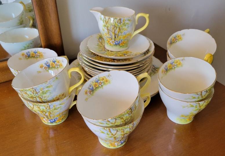 Shelley "Daffodil" Porcelain Tea Set (1 of 4)