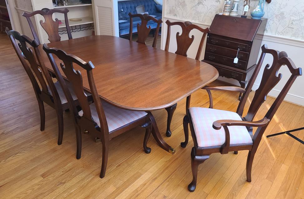 Chippendale Style Dinning Table & Chairs Set (1 of 8)
