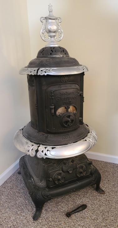 Antique Glenwood Oak No.116 Cast Iron Wood Stove: Description: This lot includes an antique Glenwood Oak cast iron wood stove. Wood stove is a No.116 model. Stove comes apart in multiple pieces, but is still very heavy. Condition: Stove appears to be