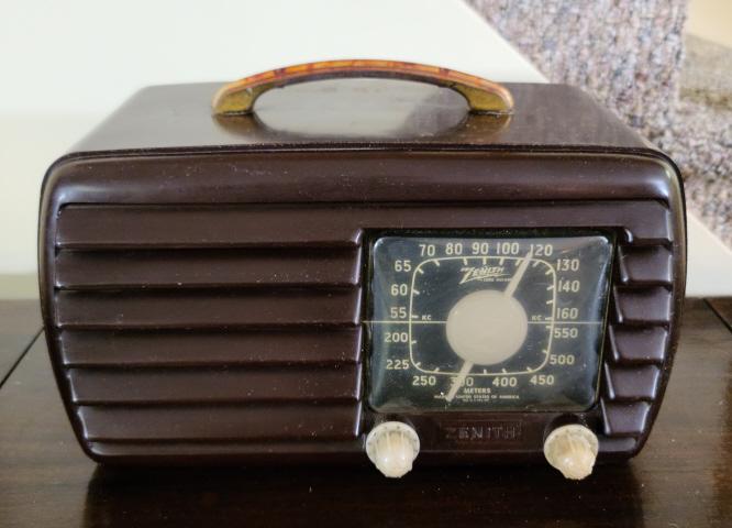 Vintage Zenith Radio (1 of 7)