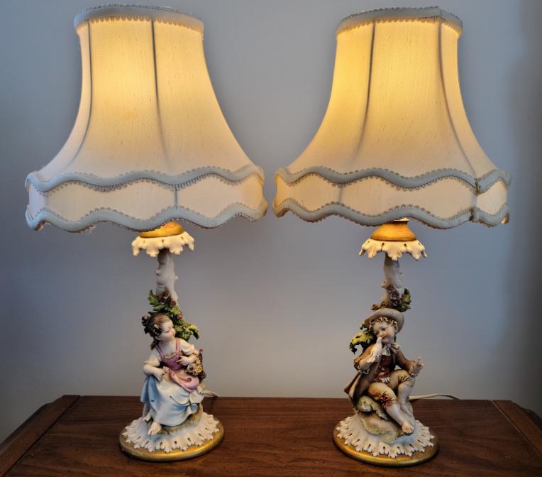 Pair of Vintage Porcelain Figural Table Lamps (1 of 11)
