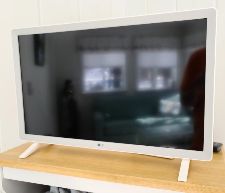 LG LED 24" TV (1 of 3)