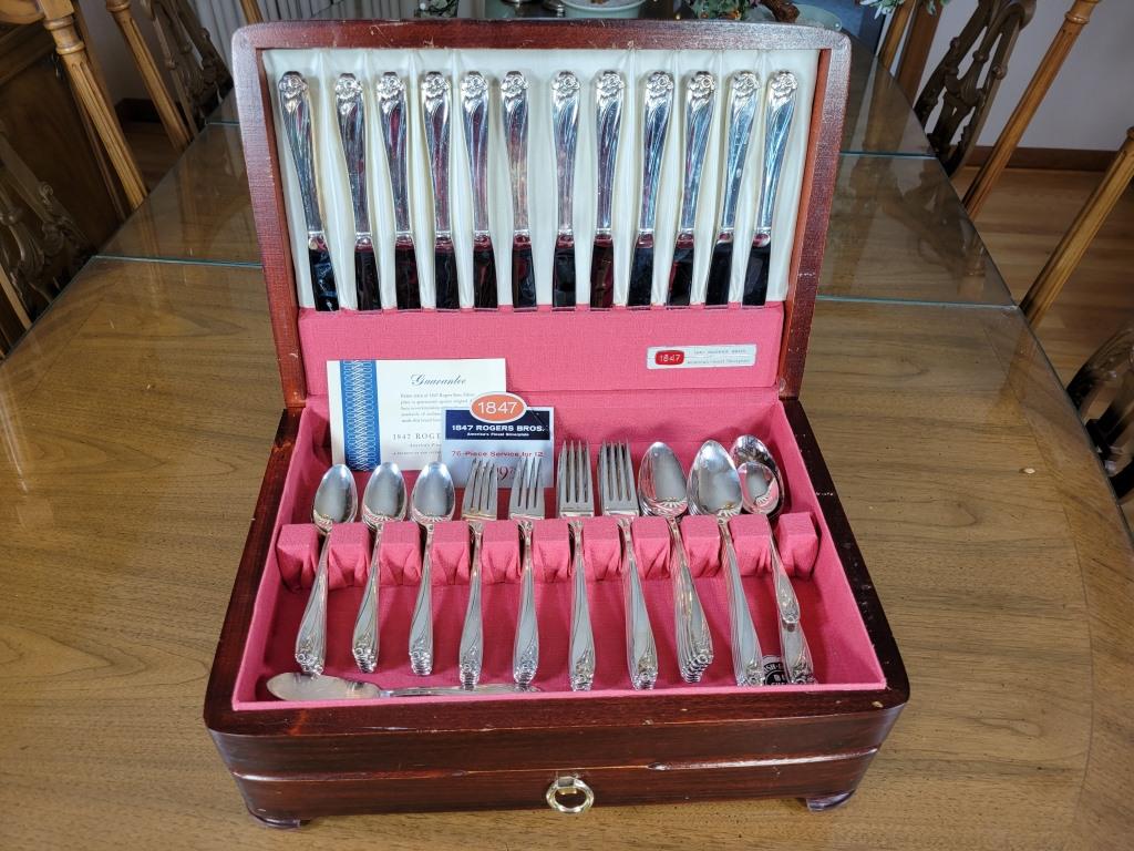 Rogers Bros Silverplate Flatware Service for 12 - "Daffodil" (1 of 9)