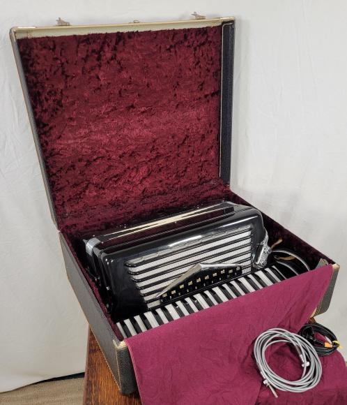 Vintage Professional Grade Accordion Made in Italy (1 of 20)
