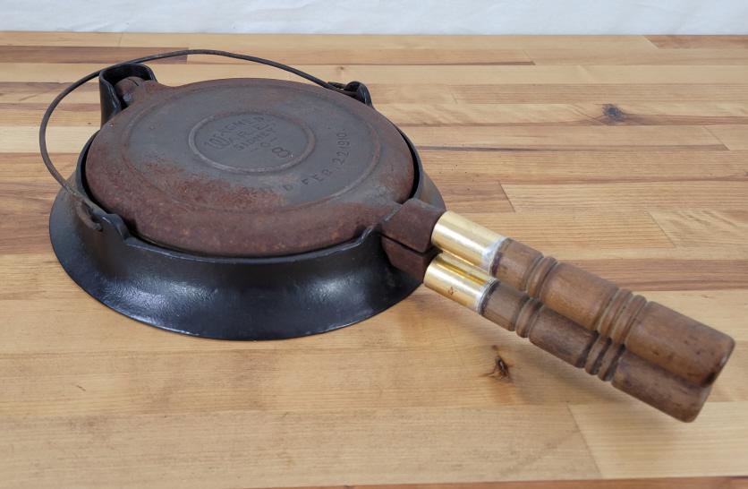 Cast Iron Wagner O No. 8 Waffle Maker w/ Base (0127) on Jun 25, 2022 EastWing Estate Sales
