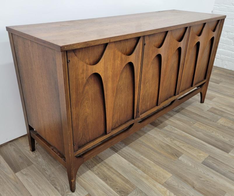 Mid Century Broyhill Brasilia Credenza / Sideboard (1 of 12)